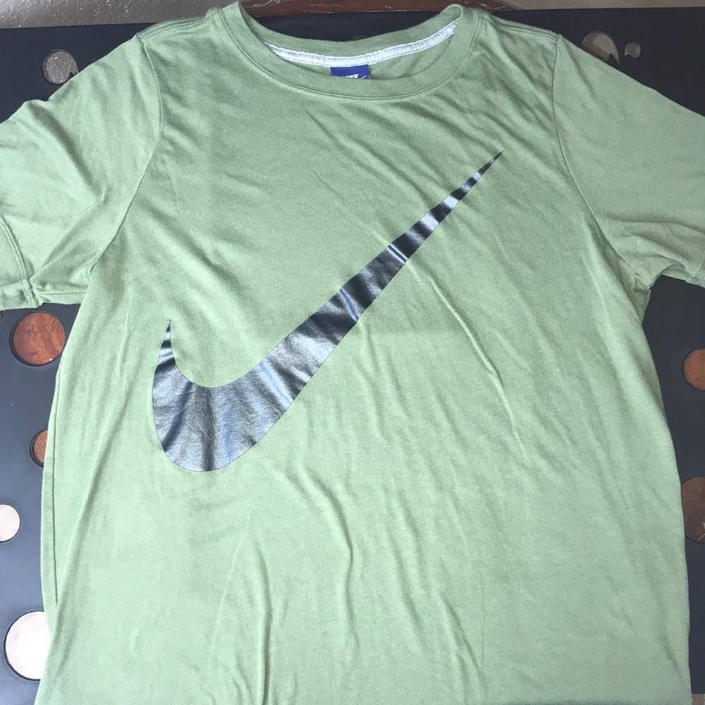 Nike T-shirt. Olive green size Large.